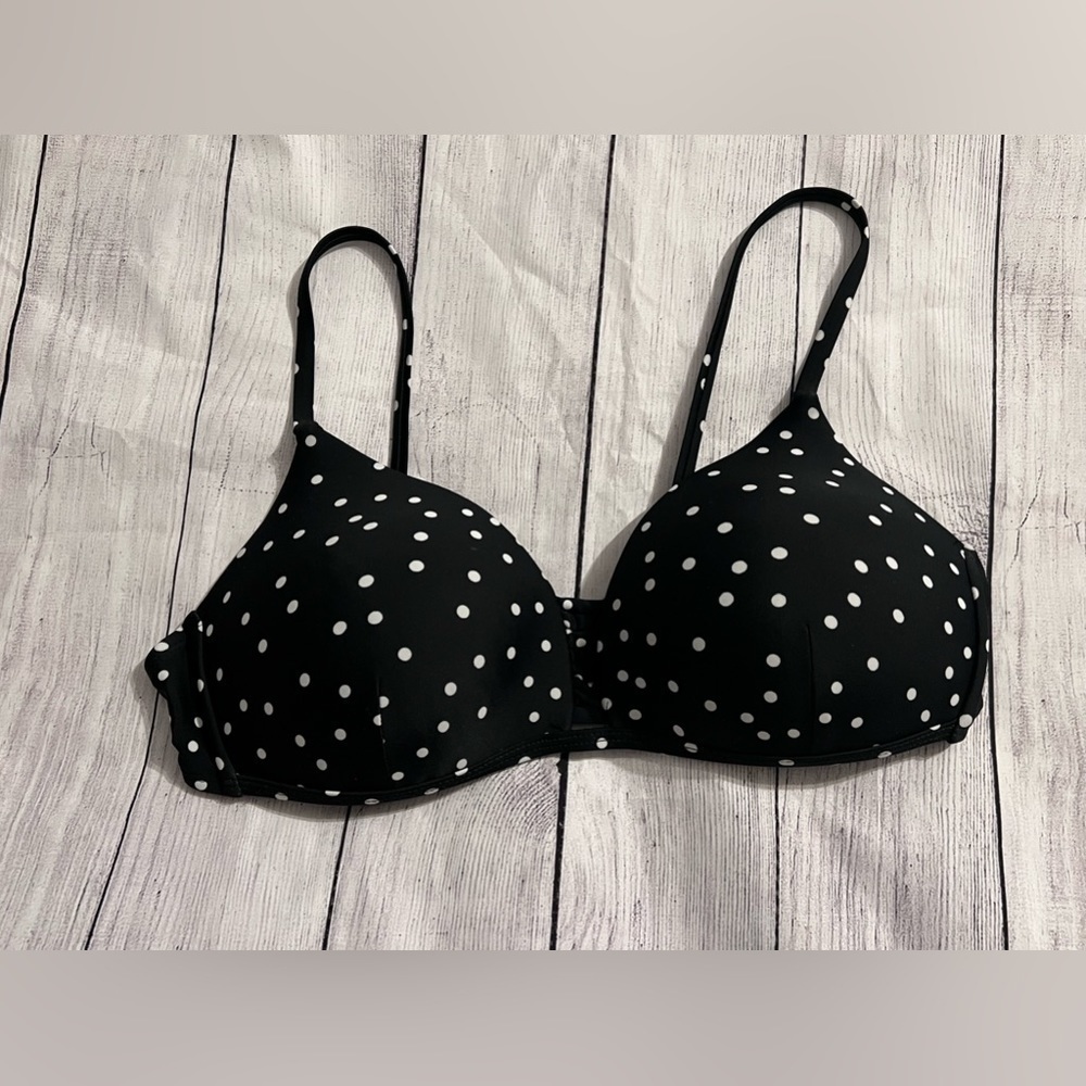 Women’s No Boundries black with white polka dots bikini top adjustable sz large